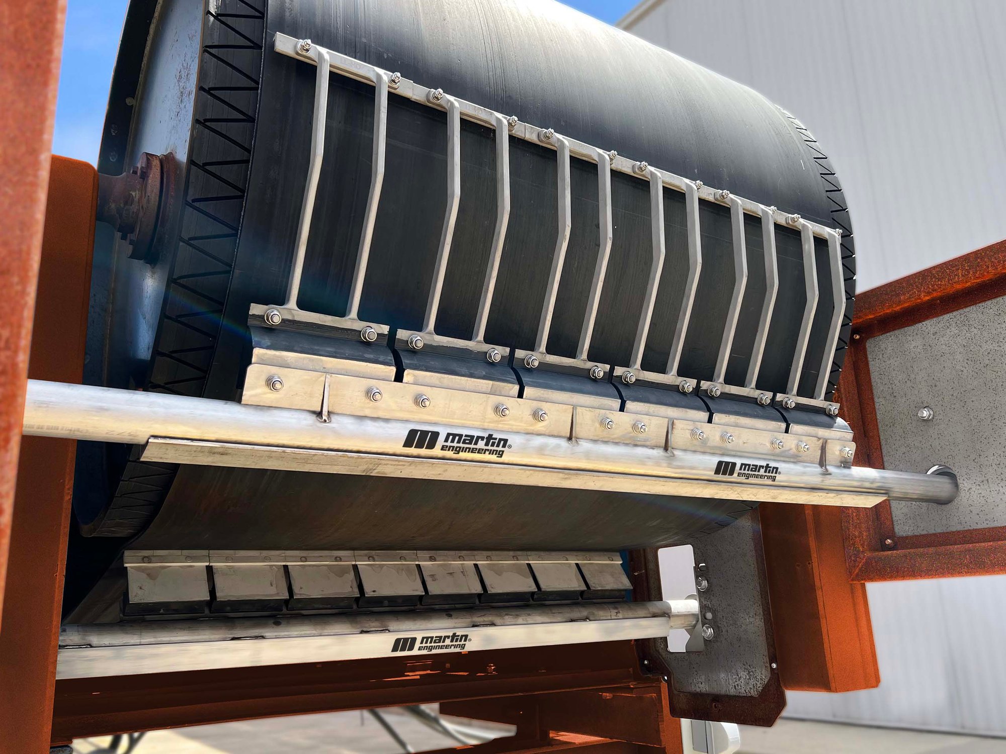 martin-h1-p2-belt-cleaners-hd-application-conveyor-head-pulley-2560x1920-1